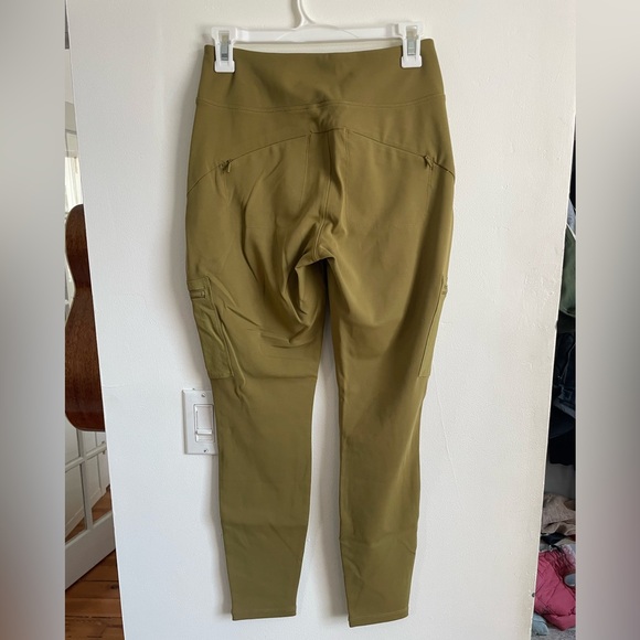Athleta Headlands Hybrid High Rise Cargo Tights in Tapestry Gold (Size 6) - Picture 3 of 5